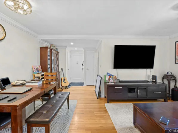 2 E Mill Drive #2A, Great Neck, NY 11021
