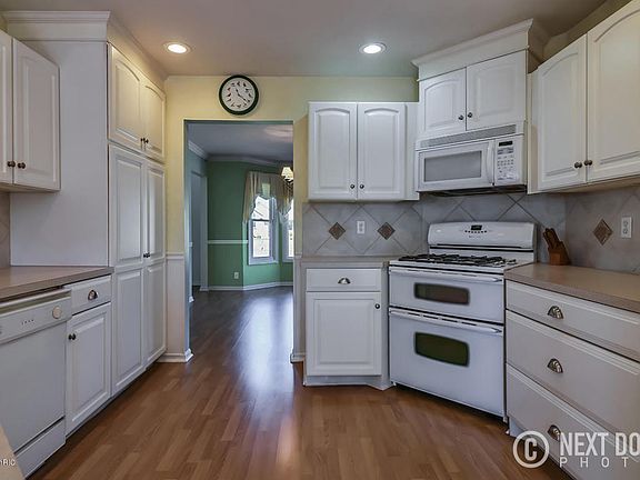 2nd image of 622 Sleepy Hollow Ln
