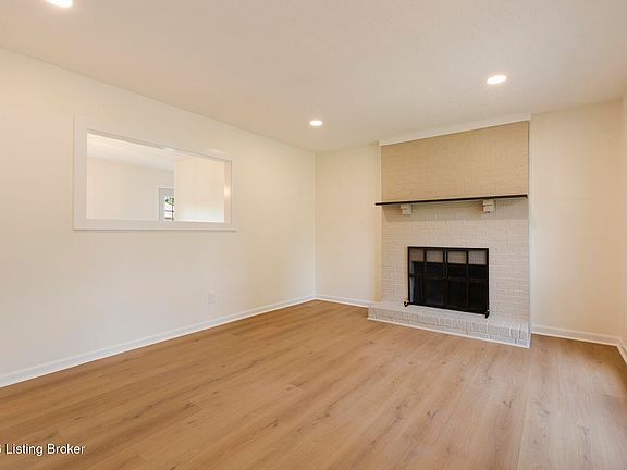 5th image of 3902 Bristol Oaks Dr