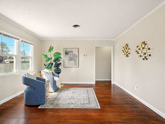 5th image of 1003 Winslow Ave