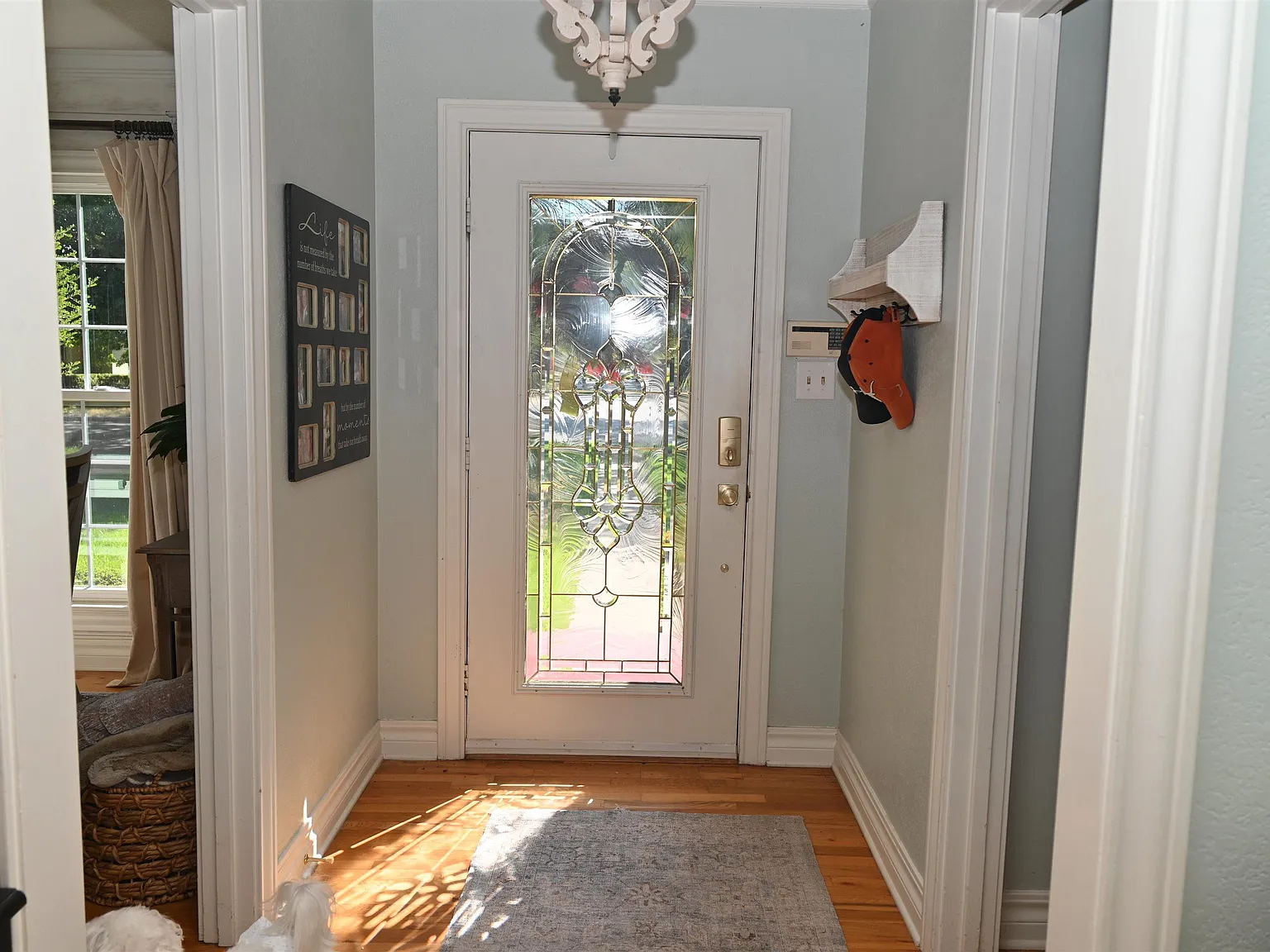 3 bed, 2.0 bath, 1790 sqft, $2,500 — Photo 2