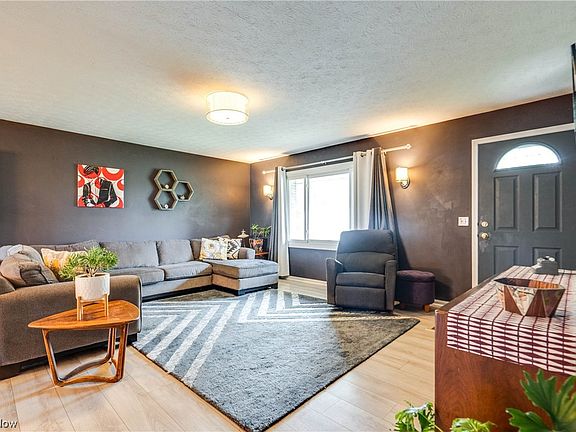 5th image of 1316 Laura Ln