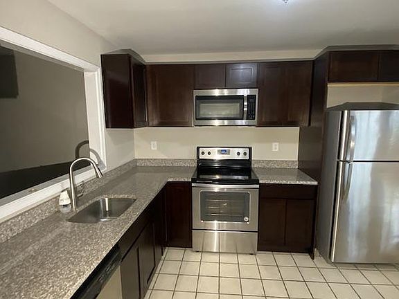 3rd image of 119 Knollwood Ct