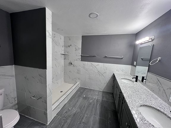 3rd image of 3622 Meyers St