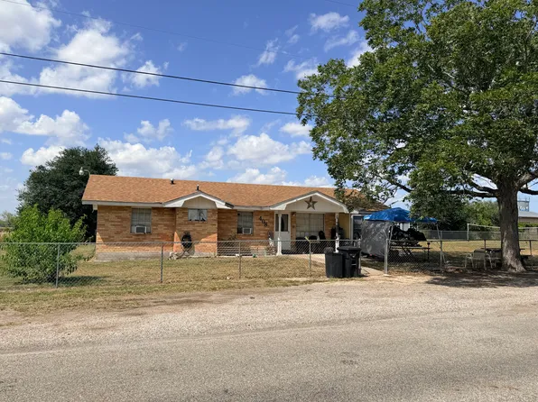 409 E Saint Marys St, Skidmore, TX 78389
