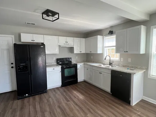 3223B Summit Ave #B, Greensboro, NC 27405