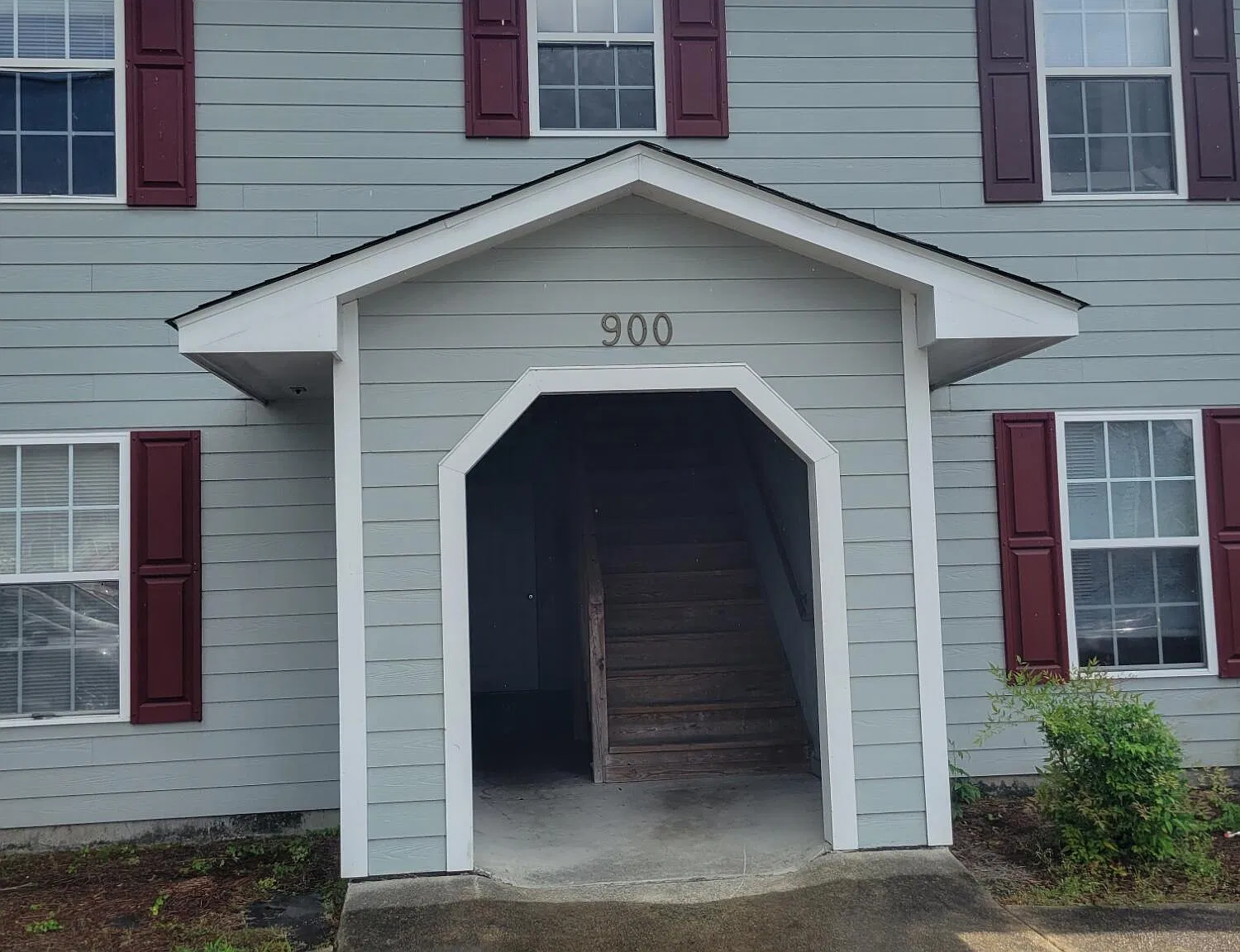2 bed, 1.0 bath, 800 sqft, $1,050 — Photo 1