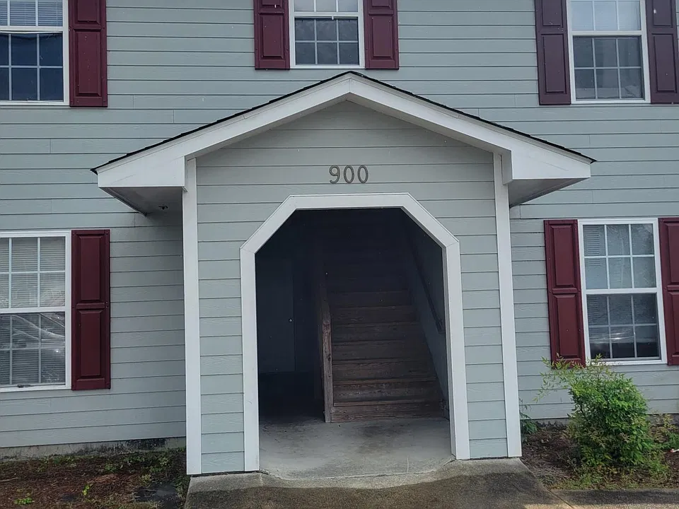 900 Hammock Ln #3