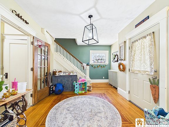 3rd image of 706 W Henley St