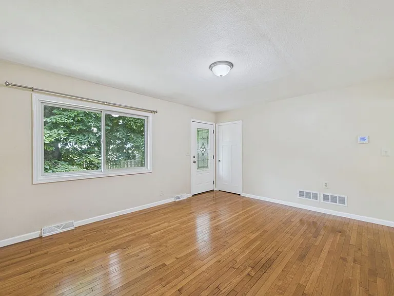 1509 Concord St S — Photo 2