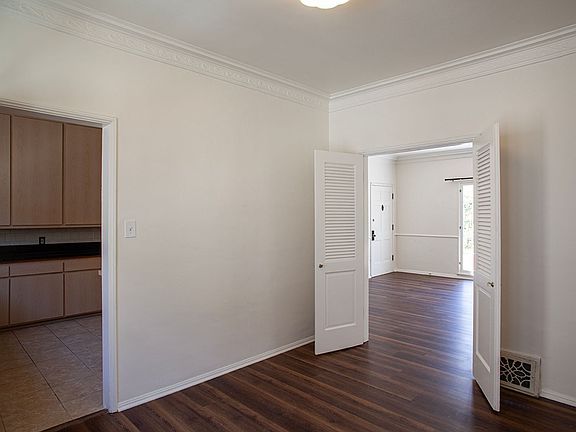 3rd image of 1250 N Flores Ave