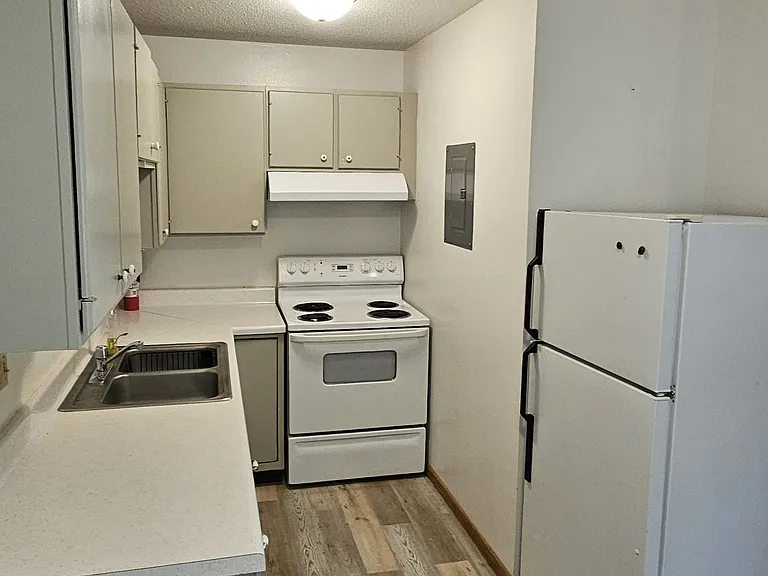 509 Hougen St S #206 — Photo 1