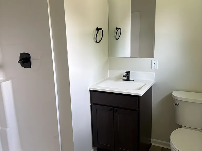 321 E 8th St S #1 — Photo 7