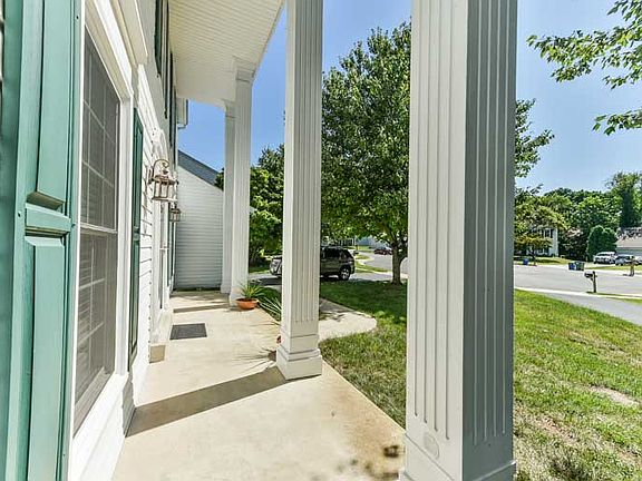 3rd image of 2906 Pleasant Glen Dr
