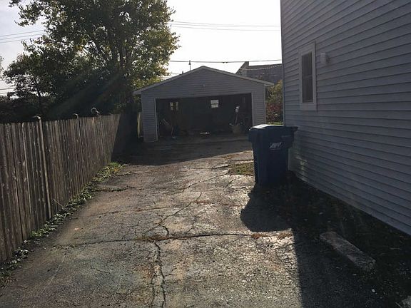 5th image of 2051 Elm Ave