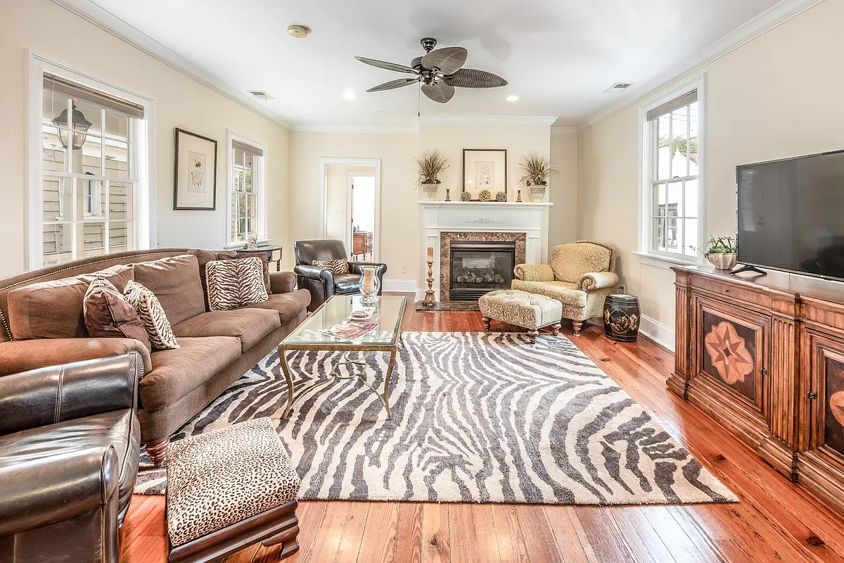 Living area - 175 Wentworth St #B