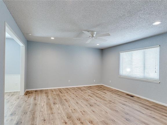 5th image of 628 S Willowood Dr