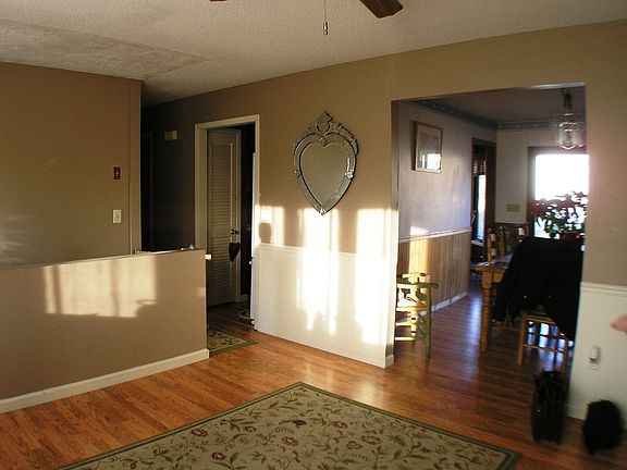 3rd image of 7 Seaford Ave