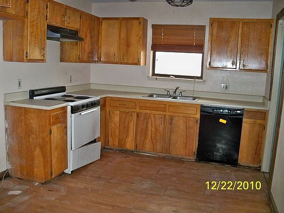 3rd image of 608 Goehmann Ln