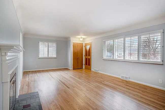 115 Gralake Ave — Photo 12
