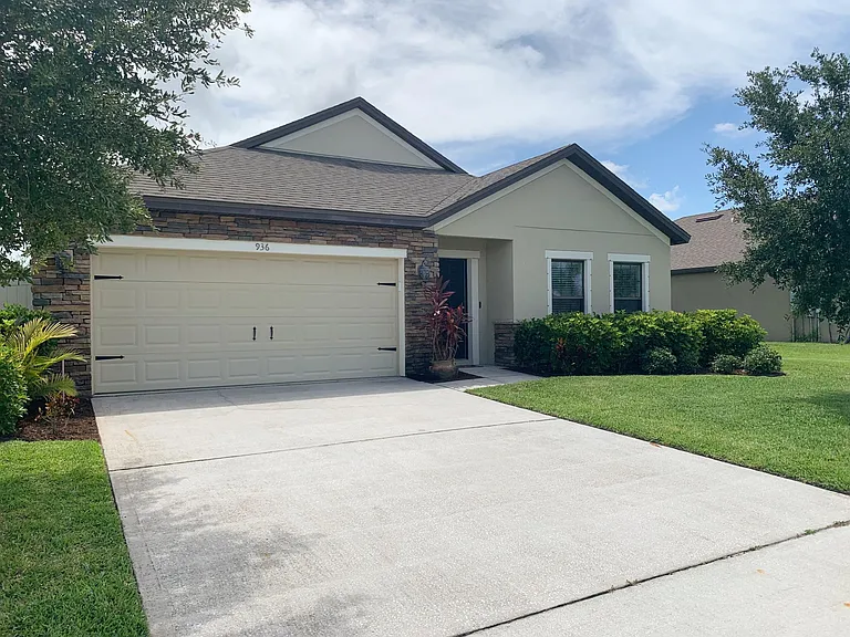 936 Sangria Cir — Photo 1