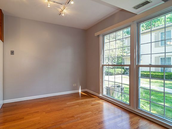 5th image of 1682 Williamsburg Ct APT E