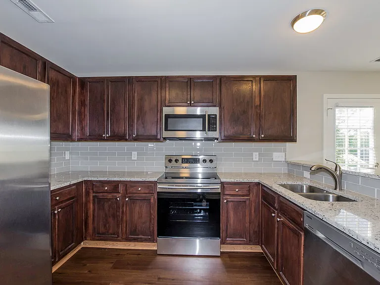 1041 Ramsgate Dr SW — Photo 5