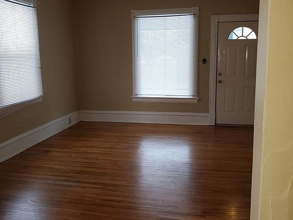 4th image of 429 W Knox Ave #429