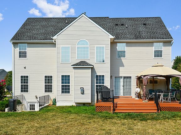Rear deck & gazebo