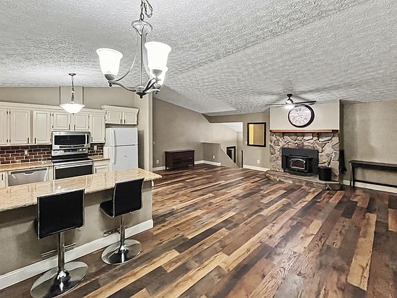 2nd image of 6920 Viburnum Dr #A