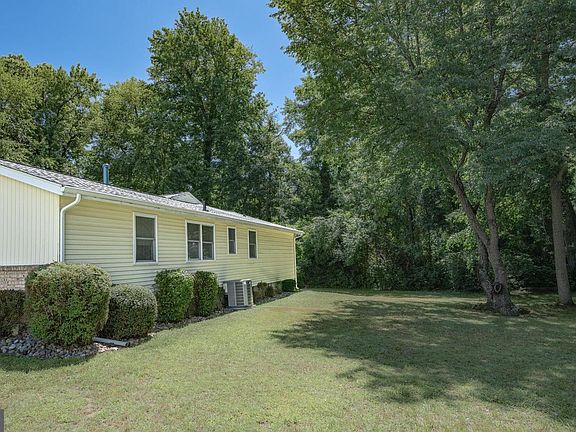 4th image of 24 Merion Ct
