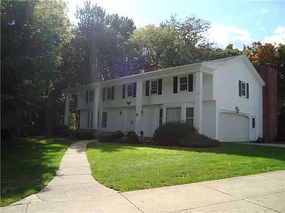 4th image of 10 Stonehenge Ct