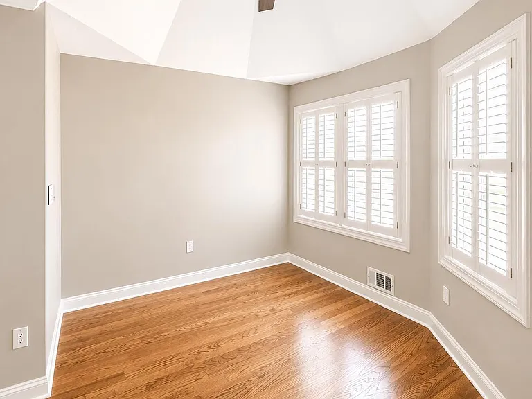 75 E Washington St — Photo 12