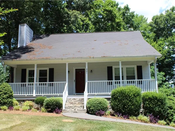 901 Thrushwood Cir, Rural Hall, NC 27045