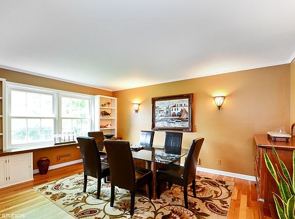 5th image of 120 Windsor Dr