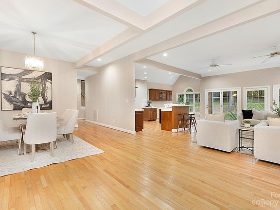 5th image of 426 Farm Branch Dr #26