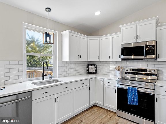 5th image of 19 Courtland Cir