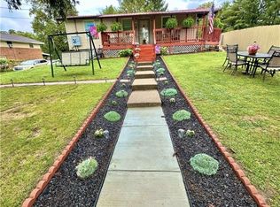 492 Beach Dr, Belpre, OH 45714