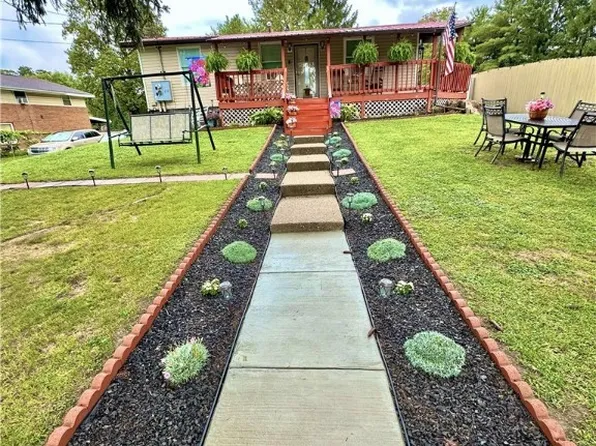 492 Beach Dr, Belpre, OH 45714