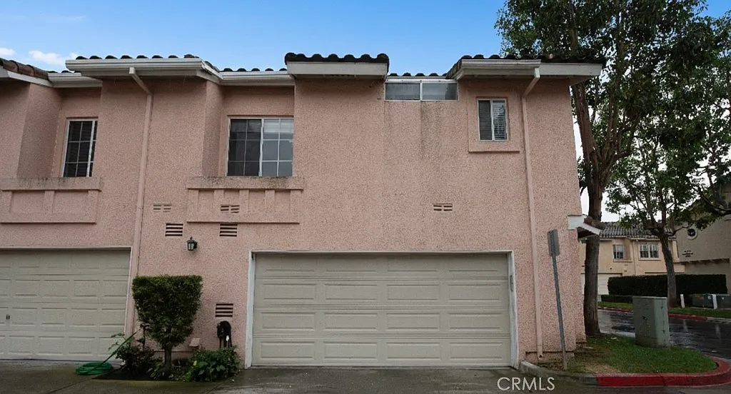 Building Photo - 46 Nightingale Dr