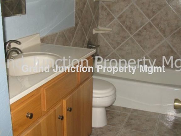 4th image of 3122 Parkland Ct