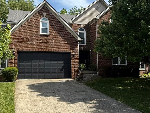 2nd image of 712 Maple Ridge Ln