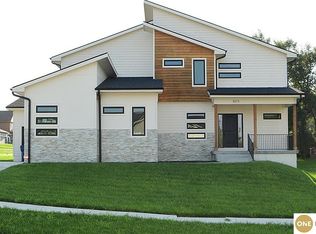8215 N 166th St, Bennington, NE 68007