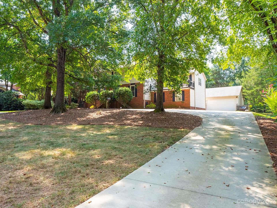 1st image of 4206 Foxmoor Dr