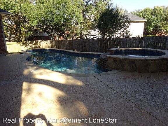 4th image of 2049 Saint Andrews Dr
