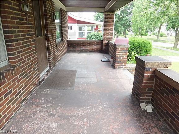 3rd image of 2080 Hillcrest Ave