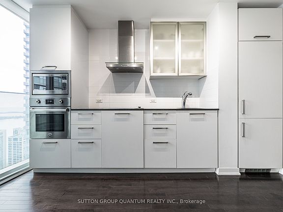 4th image of 12 York St #4901