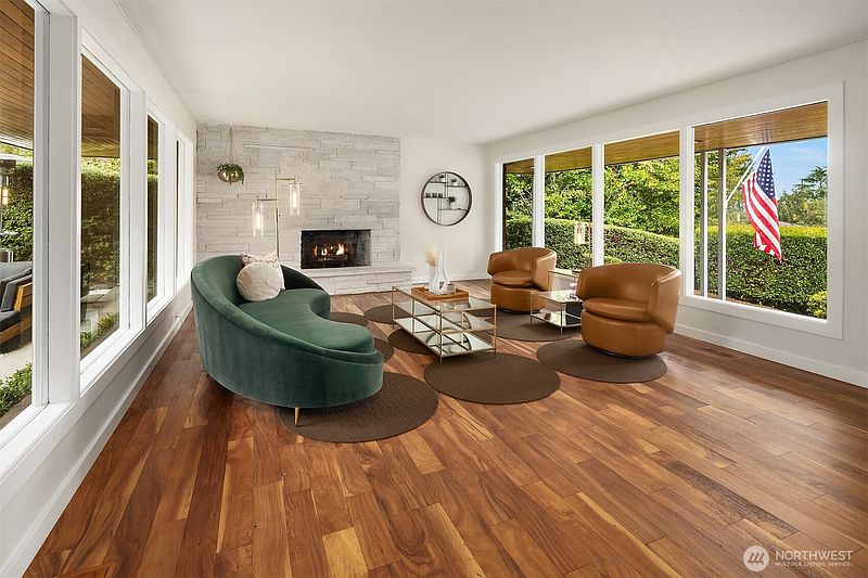 3rd image of 6635 57th Avenue NE