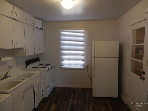 3rd image of 3893 W Pershing Dr