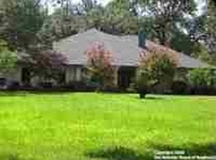 242 Shamrock Dr, Floresville, TX 78114